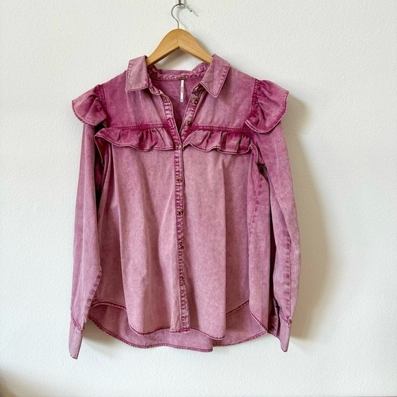 Free People Samantha Pink Acid Wash Ruffle Denim Button Down Top XS - Picture 2 of 11